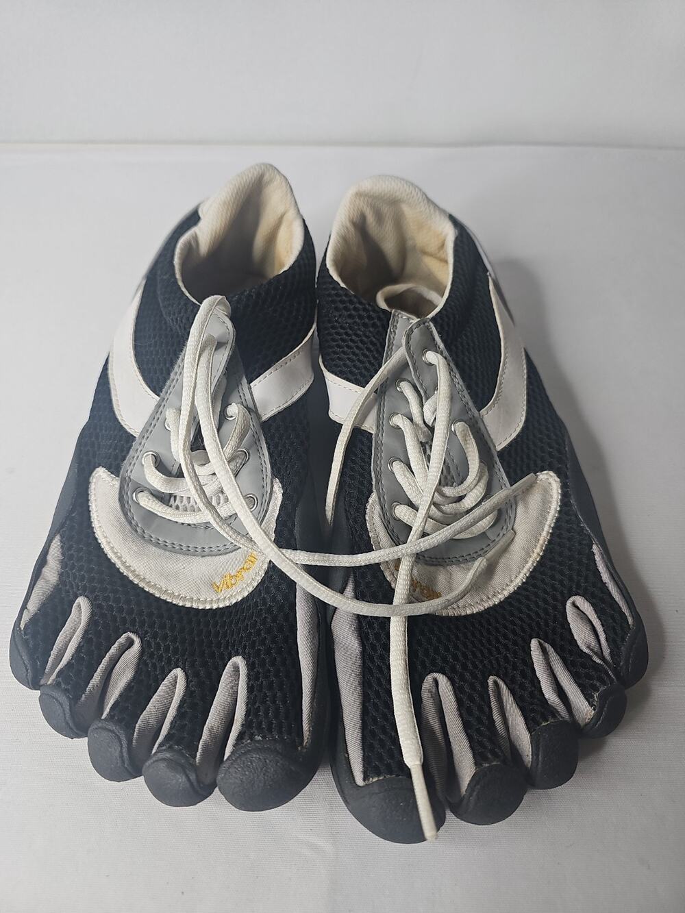 Vibram Fivefingers Minimalist Shoe MEN'S Last EU Size 42 / US 9.5 - BLACK